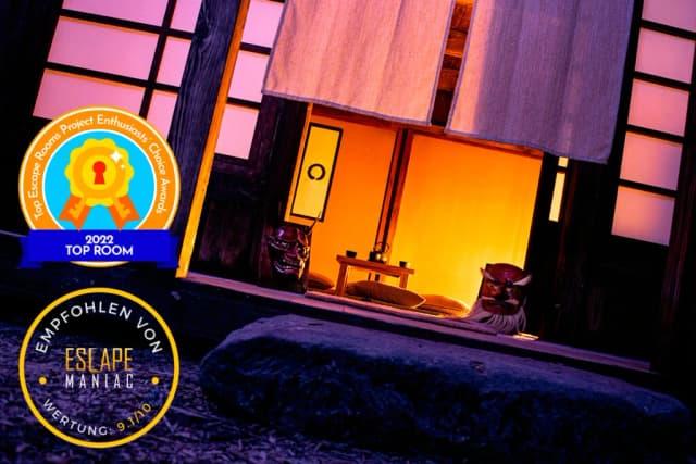 Stimmungsvoll beleuchteter Escape Room im japanischen Stil bei Experience Dresden, ausgezeichnet mit Top-Room-Award und Escape Maniac Empfehlung